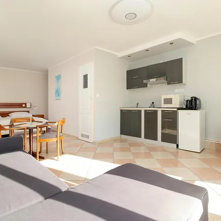 In Near The アパート