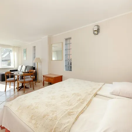 In Near The アパート レバル